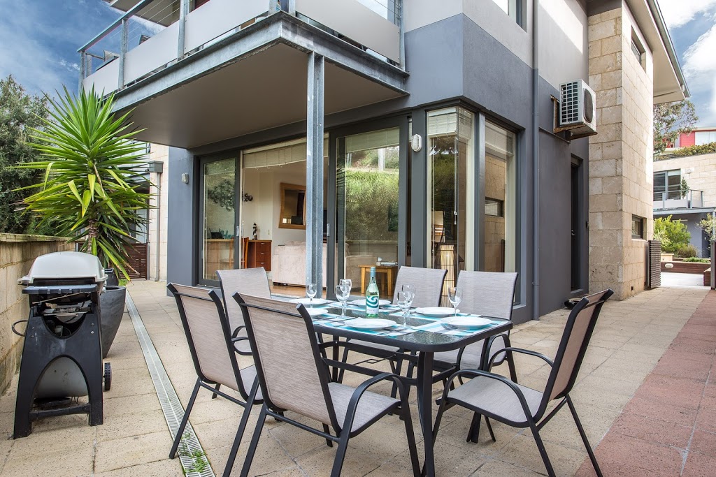 Koonya Apartments | 3356-3374 Point Nepean Rd, Sorrento VIC 3943, Australia | Phone: 0412 025 108