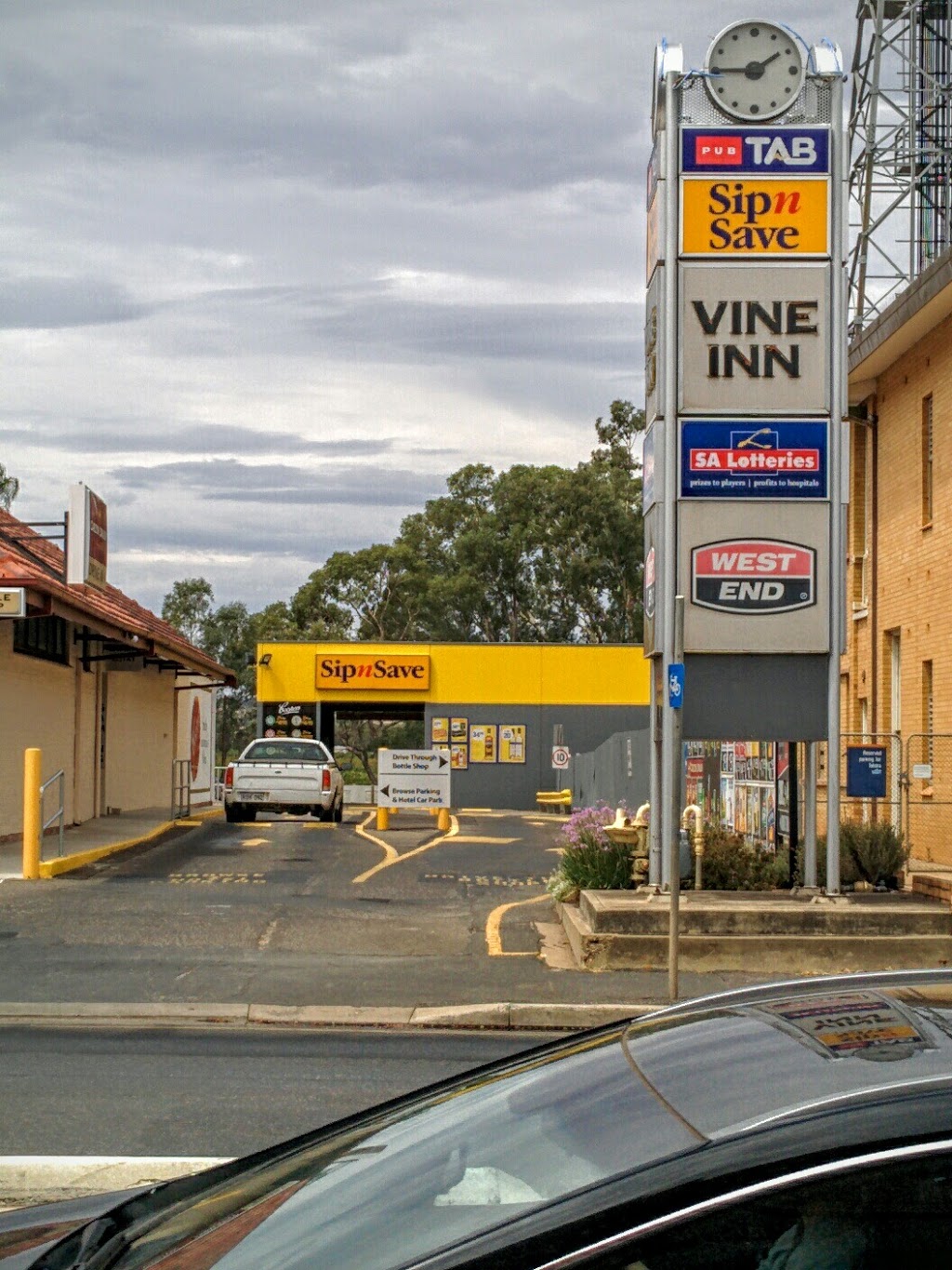 Sipn Save - Vine Inn Hotel Motel | store | Murray St, Nuriootpa SA 5355, Australia | 0885622133 OR +61 8 8562 2133