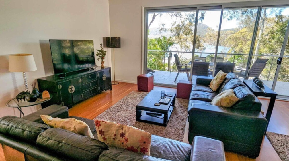 The Lake House on Wallis | 30A The Lakes Way, Elizabeth Beach NSW 2428, Australia | Phone: 0413 133 644