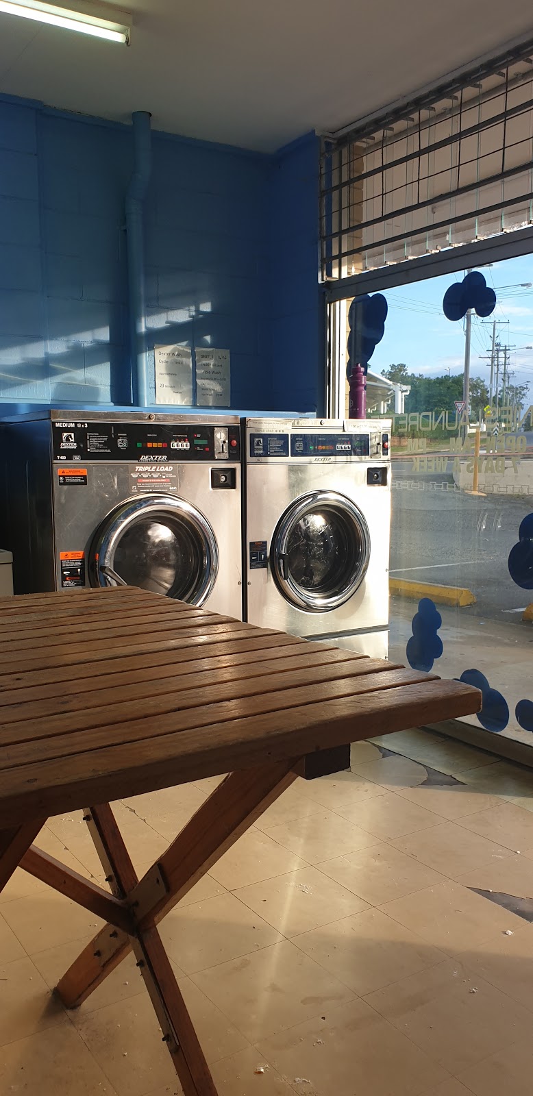 Leones Laundrette | laundry | 41 Ellis St, Lawnton QLD 4501, Australia
