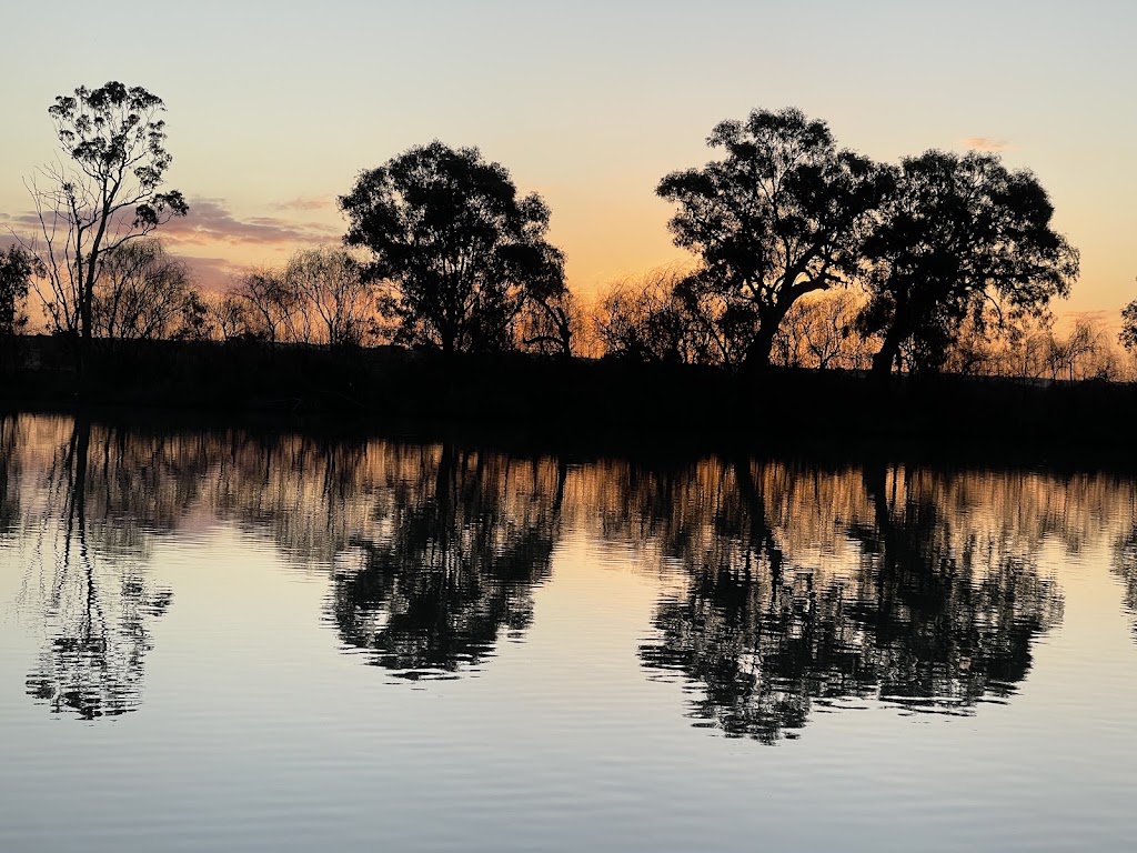RiverGirl Houseboat Murray River, Murray Bridge SA | White Sands SA 5253, Australia | Phone: 0410 668 676
