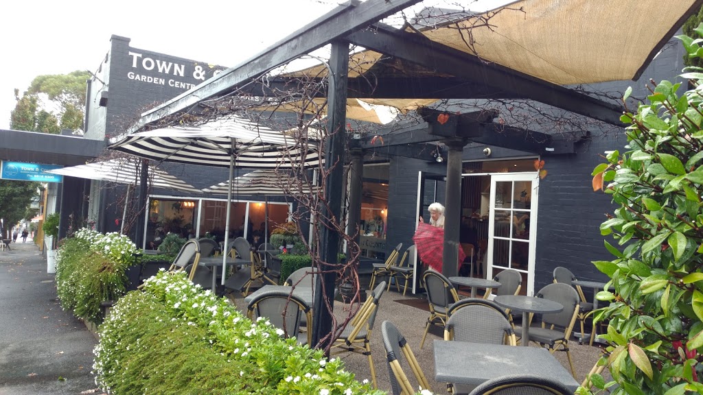 Town & Country Balwyn | cafe | 24 Whitehorse Rd, Balwyn VIC 3103, Australia | 0398169300 OR +61 3 9816 9300
