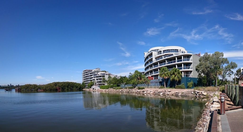 Homebush Bay Apartments | lodging | 27 Bennelong Pkwy, Wentworth Point NSW 2127, Australia | 0402557649 OR +61 402 557 649