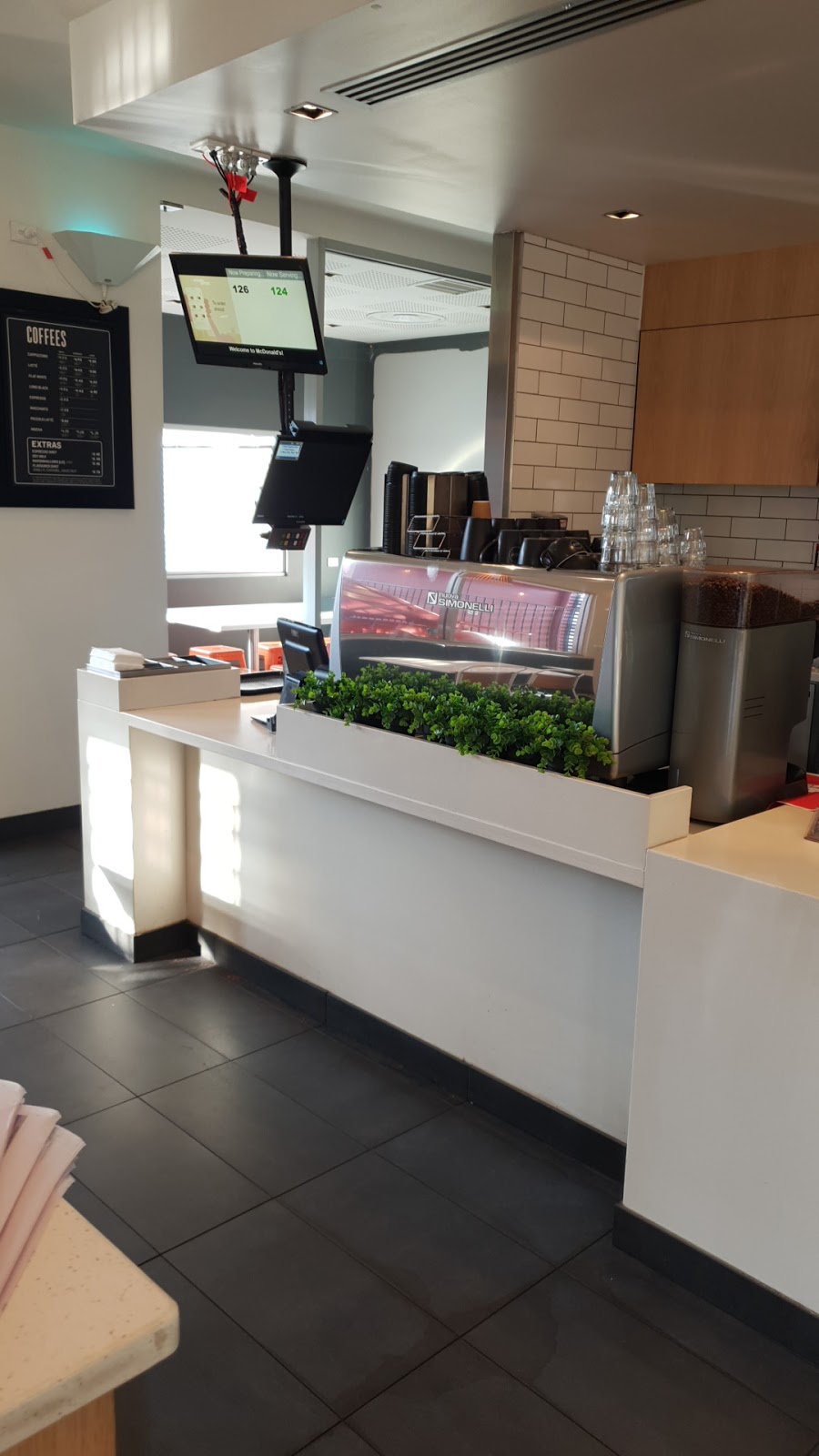 McDonalds Tumut | cafe | 25 Fitzroy St, Tumut NSW 2720, Australia | 0269471058 OR +61 2 6947 1058