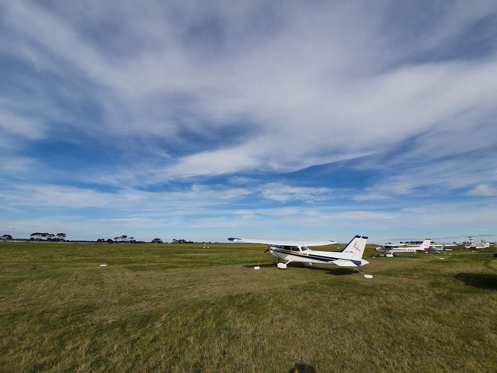 Point Cook Flying Club | Raaf Base Williams, Williams Rd, Point Cook VIC 3030, Australia | Phone: 1300 521 180