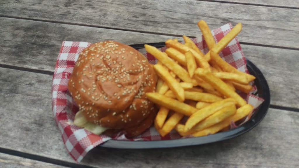 Backyard Burger Kitchen | Errol Flynn Boulevard, Entertainment Quarter, Moore Park NSW 2021, Australia | Phone: (02) 9358 3857