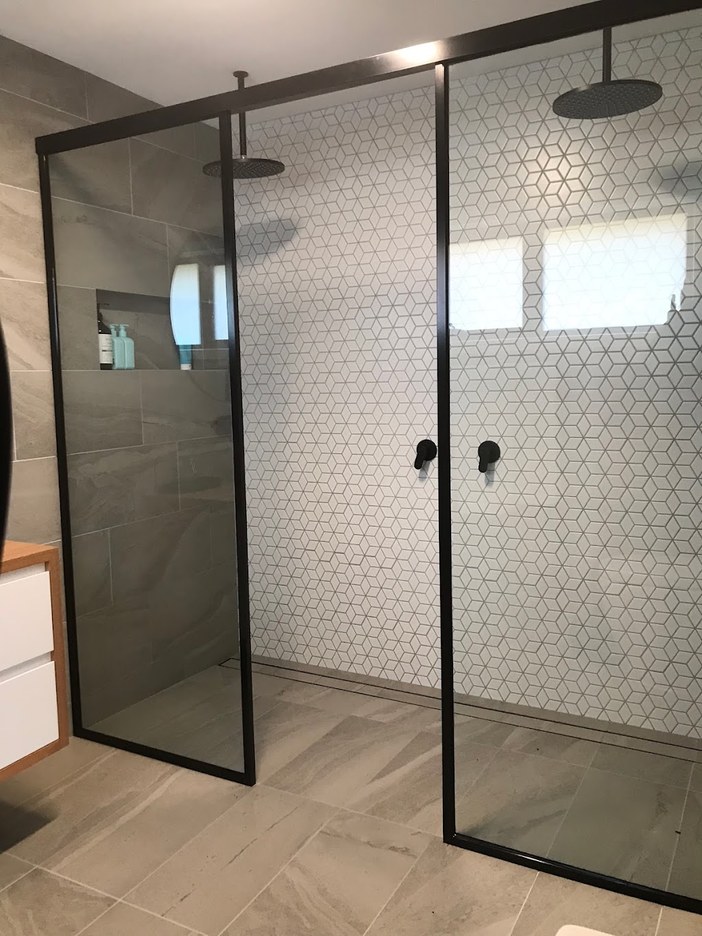 Huon Valley Glass | 3 Elizabeth St, Cygnet TAS 7112, Australia | Phone: 0408 197 149