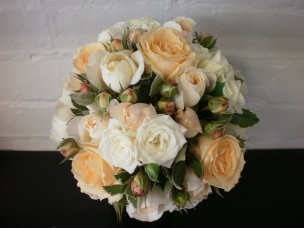 Festive Flowers | 25 Beddington St, Keysborough VIC 3173, Australia | Phone: 0449 951 159