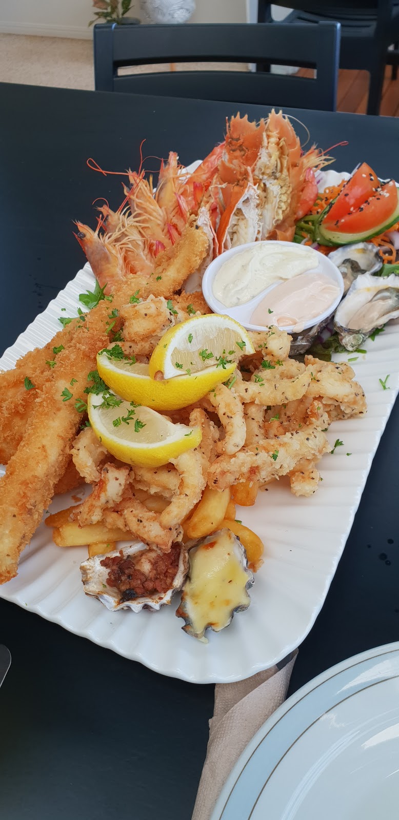 The Oyster Shed | restaurant | Ample parking at rear of Seagulls Club, 11-17 Birds Bay Dr, Tweed Heads West NSW 2485, Australia | 0755999972 OR +61 7 5599 9972