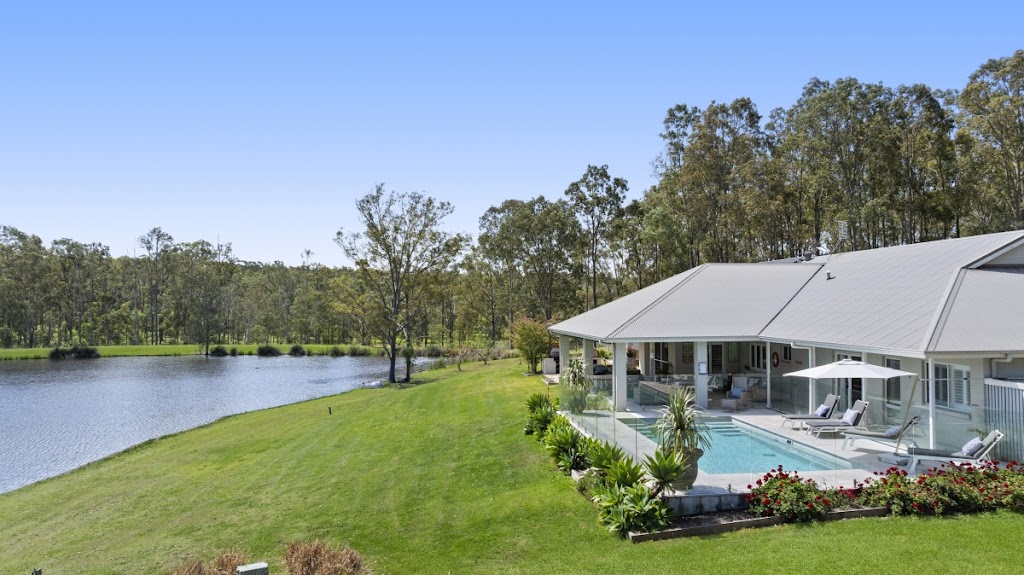 Mistletoe Lakehouse - Book Direct with Owner | 78 Mistletoe Ln, Pokolbin NSW 2320, Australia | Phone: 0488 881 100