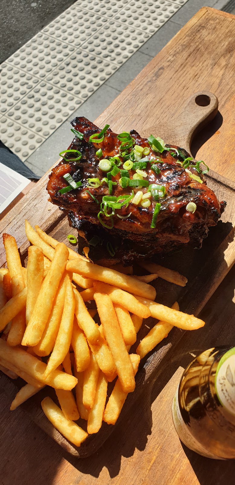 Ribs & Burgers | restaurant | Tenancy 1 APEX Building, 6 Defries Ave, Zetland NSW 2017, Australia | 0296970888 OR +61 2 9697 0888