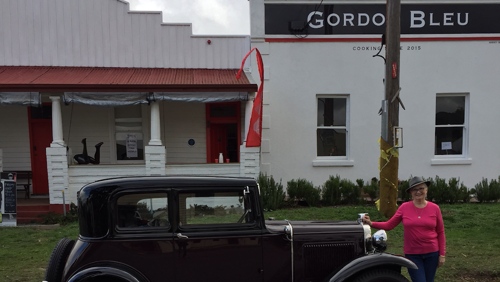 Gordon Bleu | 69 Main St, Gordon VIC 3345, Australia | Phone: (03) 5390 7622