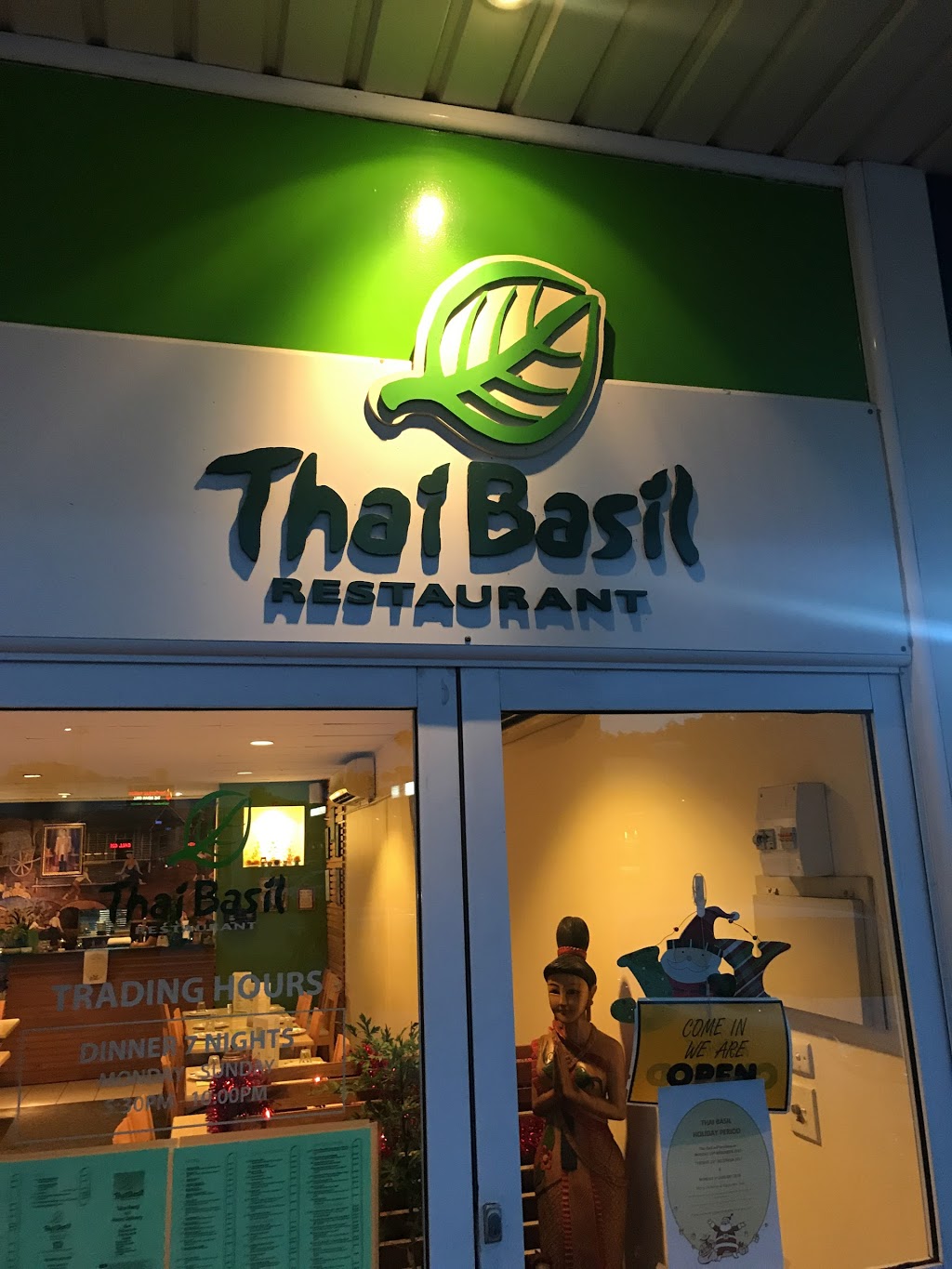 Thai Basil Restaurant | 38-70 Gartside St, Wanniassa ACT 2903, Australia | Phone: (02) 6231 2365