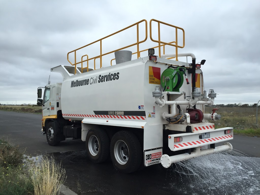 Water Truck Hire - Melbourne Civil Services | 10/18 Katherine Dr, Ravenhall VIC 3023, Australia | Phone: 0491 304 050