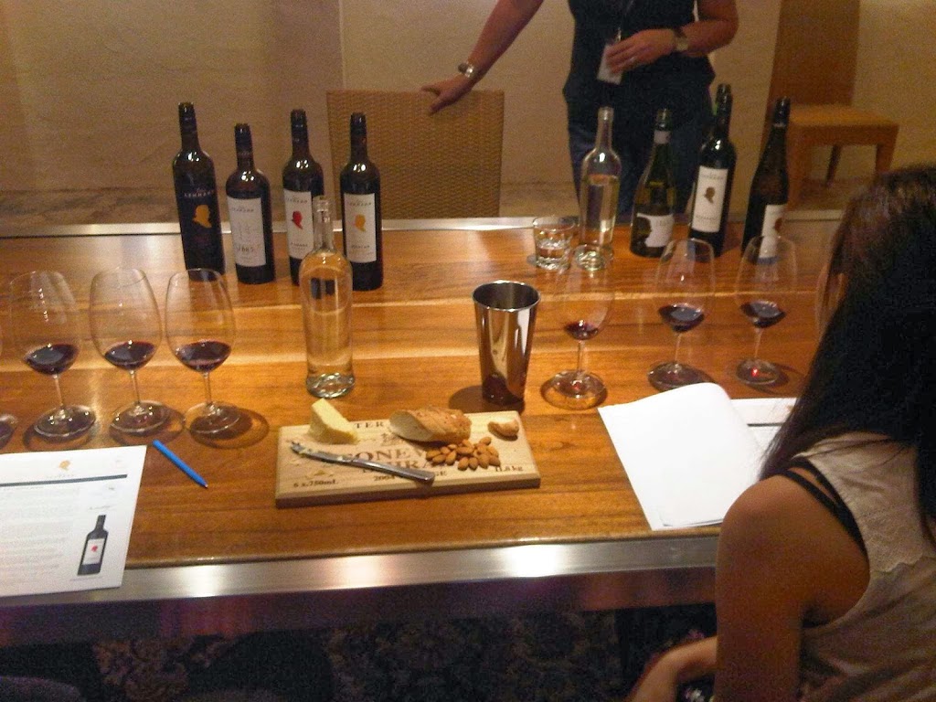 Top Notch Wine Tours | travel agency | 3 Chappell Dr, Glenelg SA 5045, Australia | 0414257463 OR +61 414 257 463