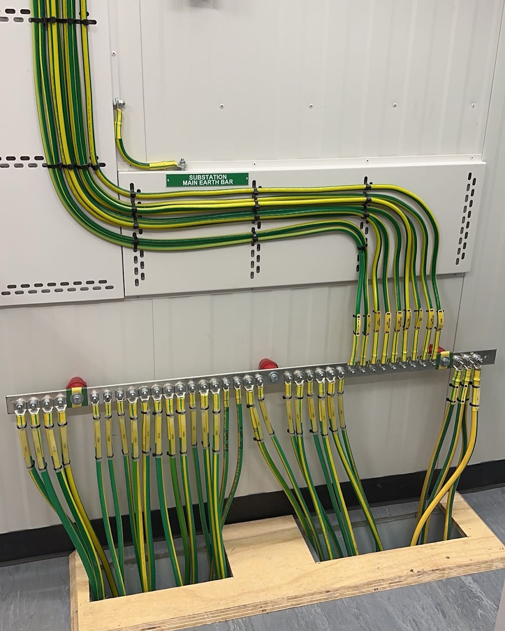 Black Box Electrical | 6 Muirefield Pl, Arundel QLD 4214, Australia | Phone: 0430 744 234