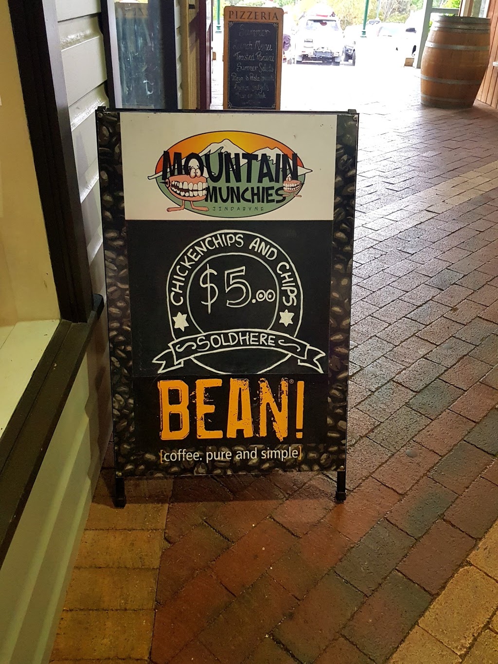 Mountain Munchies | restaurant | Nuggets Crossing, 5B Snowy River Ave, Jindabyne NSW 2627, Australia | 0447675904 OR +61 447 675 904
