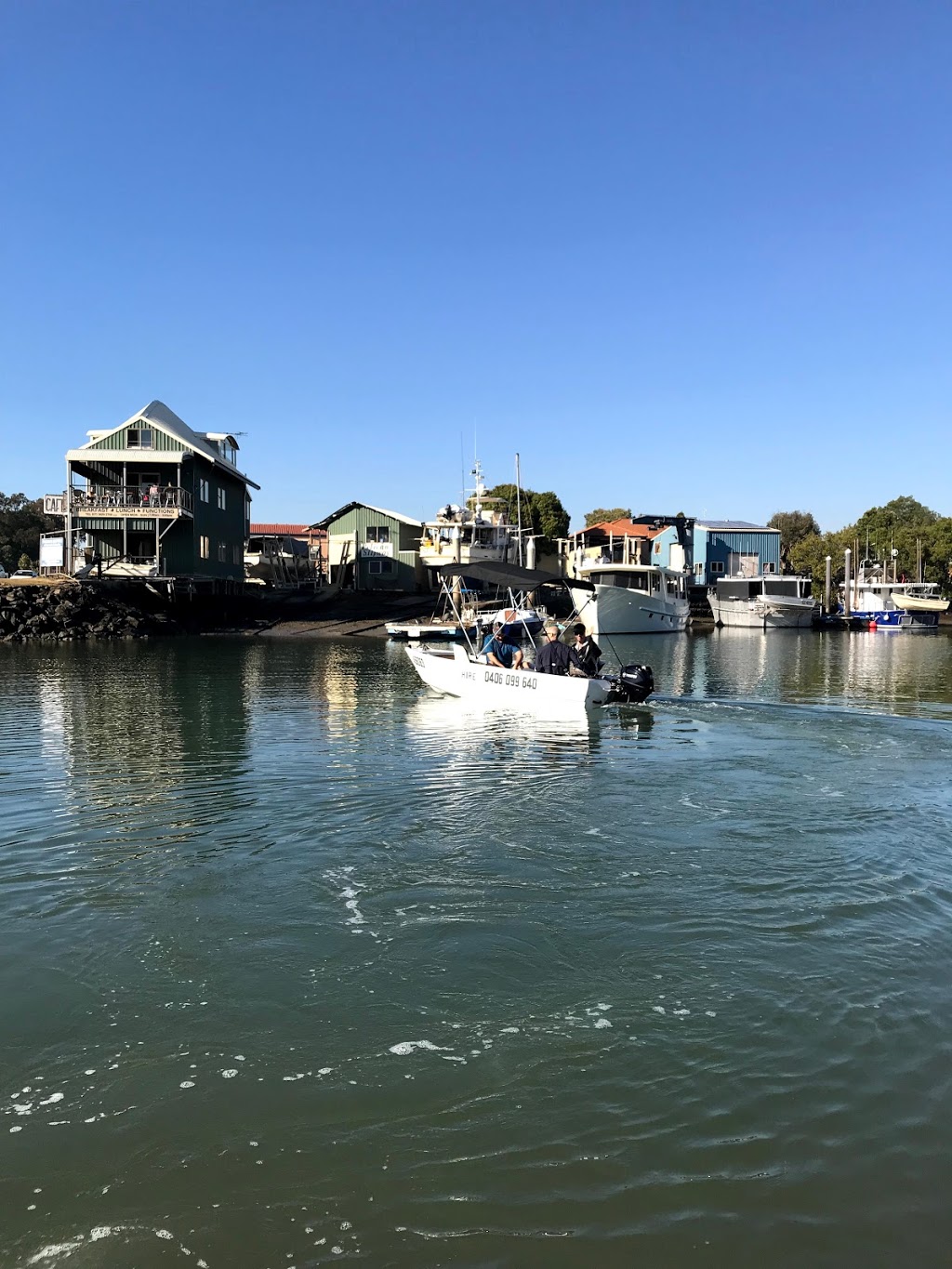 Redland Bay Boat Hire On Moreton Bay | Weinam Creek Boat Ramp, 9 Meissner St, Redland Bay QLD 4165, Australia | Phone: 0406 099 640