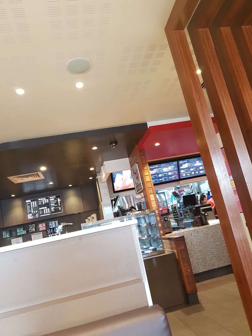McDonalds Toowoomba West | meal takeaway | 356 Bridge St, Wilsonton QLD 4350, Australia | 0746333929 OR +61 7 4633 3929