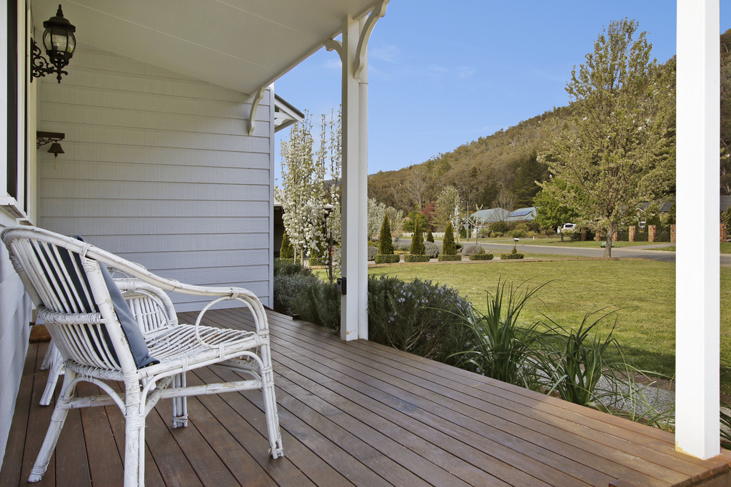 Collins Cottage | lodging | 2 Louie Ct, Bright VIC 3741, Australia | 0357552275 OR +61 3 5755 2275