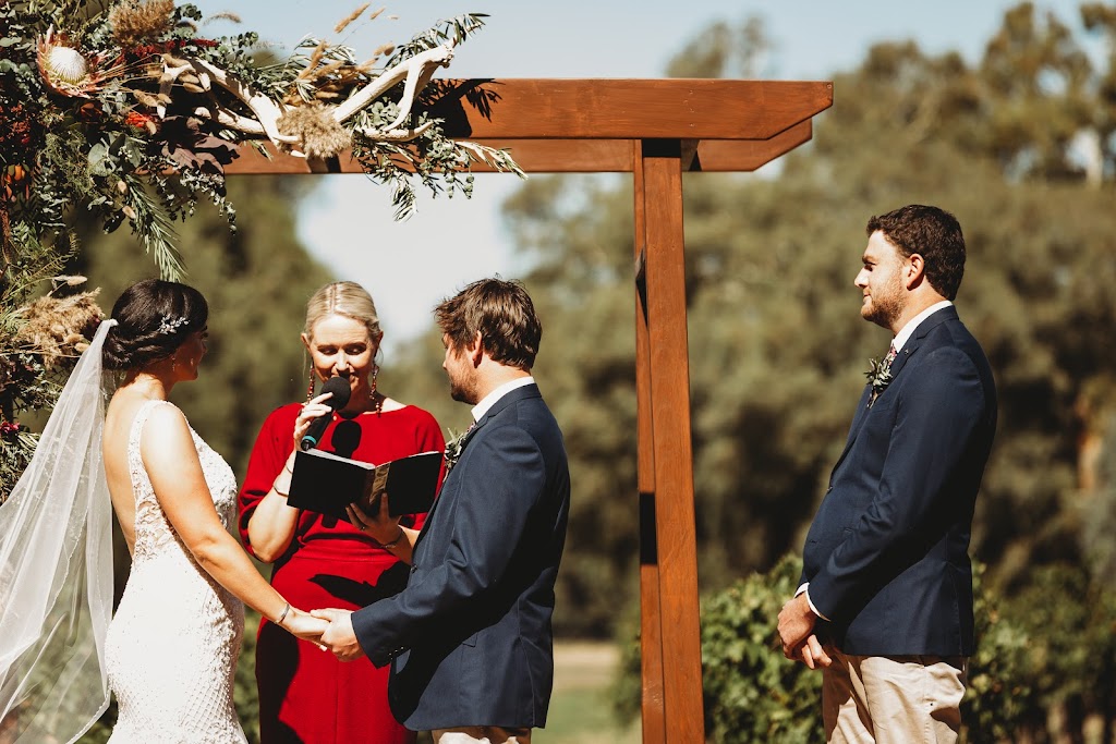 Amber Williams Celebrant | Stellway Cl, Kooringal NSW 2650, Australia | Phone: 0422 131 239