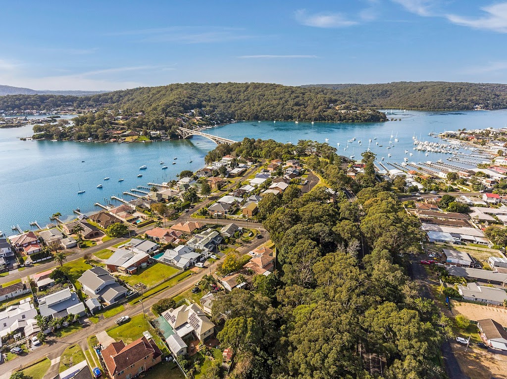 Coastal Edge Property | Booker Bay Rd, Booker Bay NSW 2257, Australia | Phone: 0413 012 828