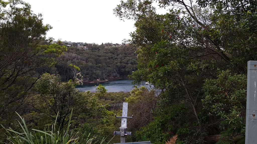 North Arm Walking Track | park | 30 N Arm Rd, Middle Cove NSW 2068, Australia | 0297771000 OR +61 2 9777 1000