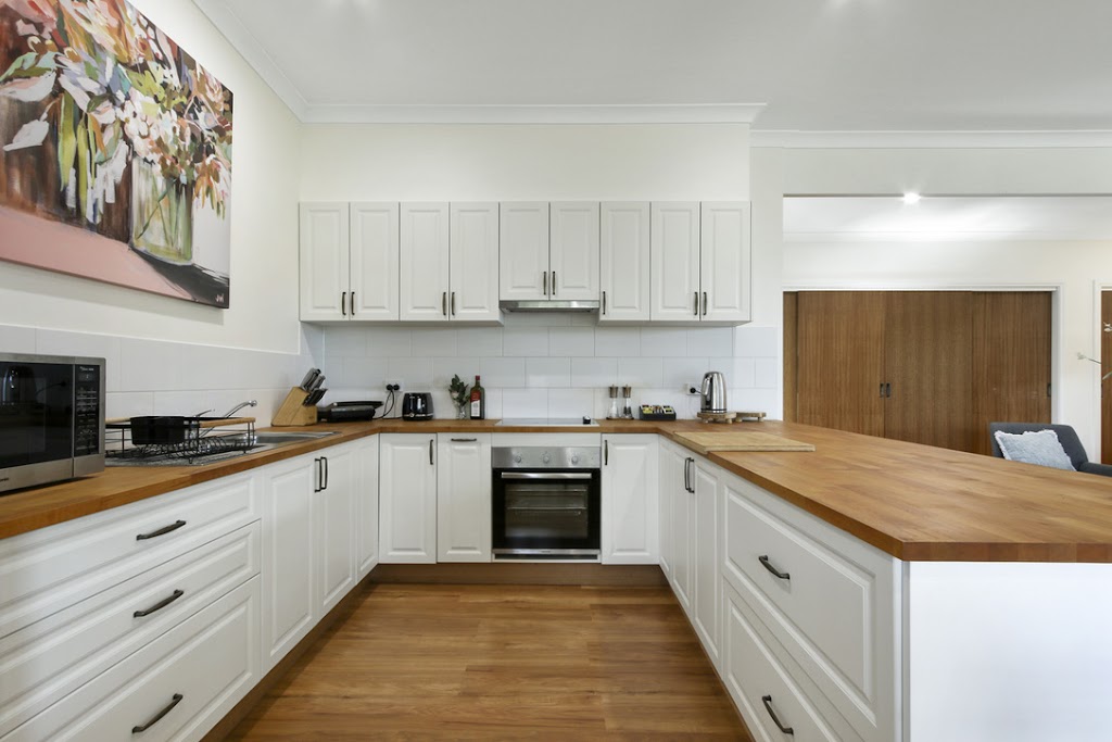 Metung Bluelake Escapes / Bluelake Cottage | 20 Falcon Grove, Metung VIC 3904, Australia | Phone: 0401 499 108