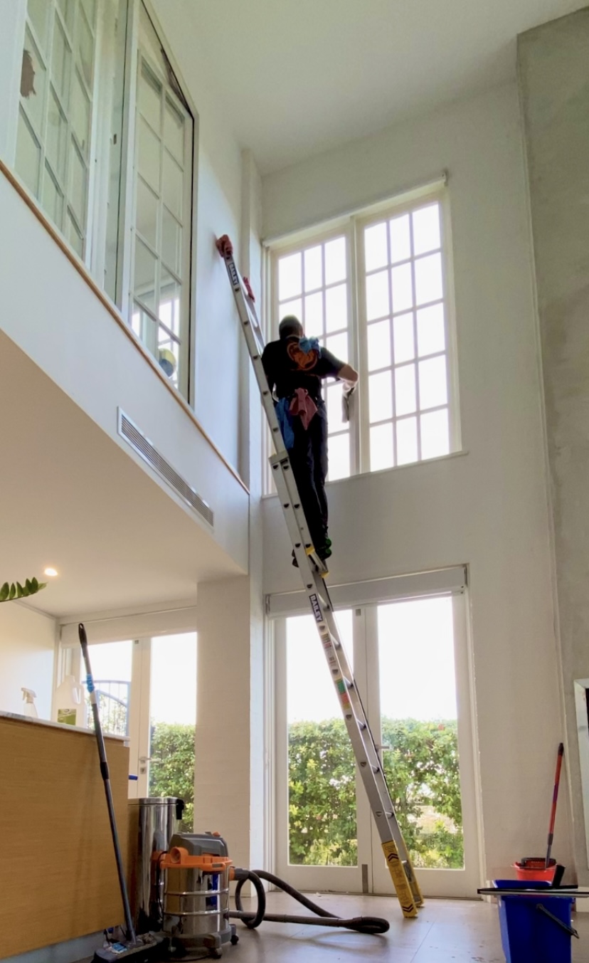 LION WINDOW CLEANING | 11 Dakara Dr, Frenchs Forest NSW 2086, Australia | Phone: 0420 936 771