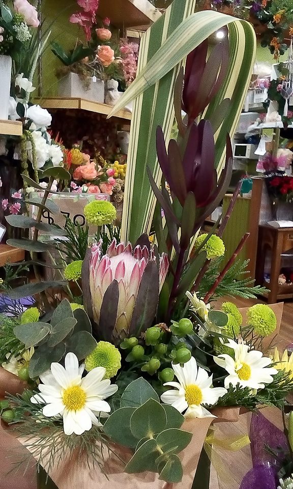 Castletown Flower Hut | florist | Castletown Shopping Centre, Woolcock St, Hyde Park QLD 4812, Australia | 0747723330 OR +61 7 4772 3330