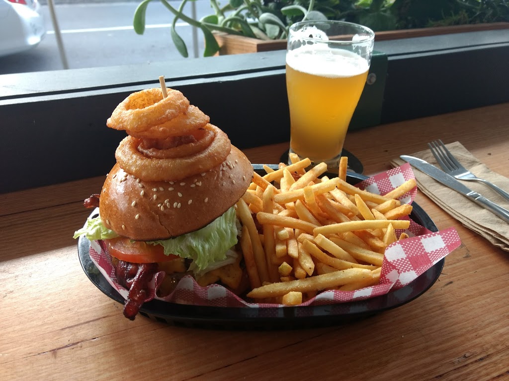 Backyard Burger Kitchen | restaurant | Errol Flynn Boulevard, Entertainment Quarter, Moore Park NSW 2021, Australia | 0293583857 OR +61 2 9358 3857