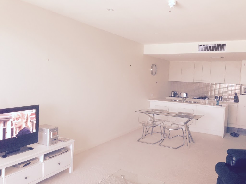 Breakwater Apartment | Spinnaker Apartments, 1-2 Tarni Ct, Port Adelaide SA 5015, Australia | Phone: 0425 766 650