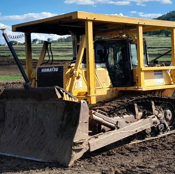 Strasser Earthmoving | 44 Taylor St, Oakey QLD 4401, Australia | Phone: 0423 281 897