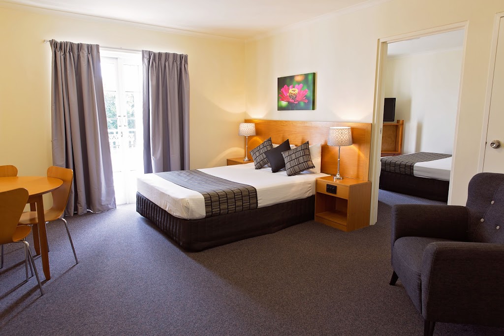White Lace Motor Inn | lodging | 73 Nebo Rd, West Mackay QLD 4740, Australia | 0749514466 OR +61 7 4951 4466