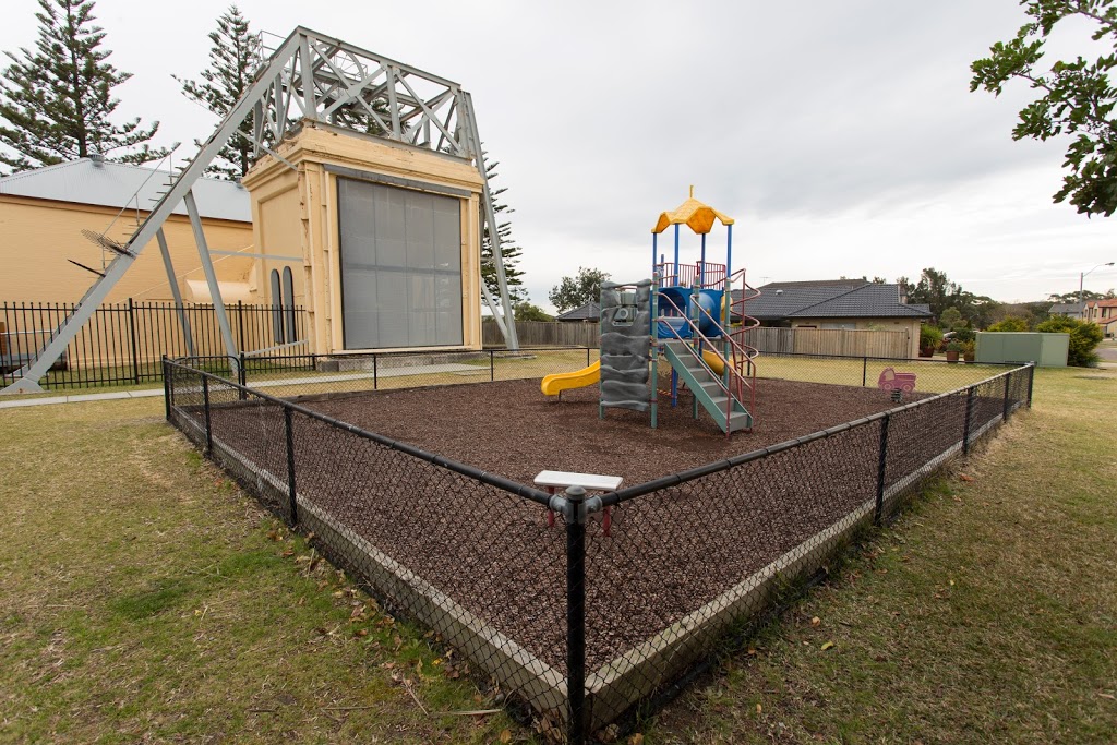 Redhead Winderhouse Playground | 1 Geraldton Dr, Redhead NSW 2290, Australia | Phone: (02) 4921 0333