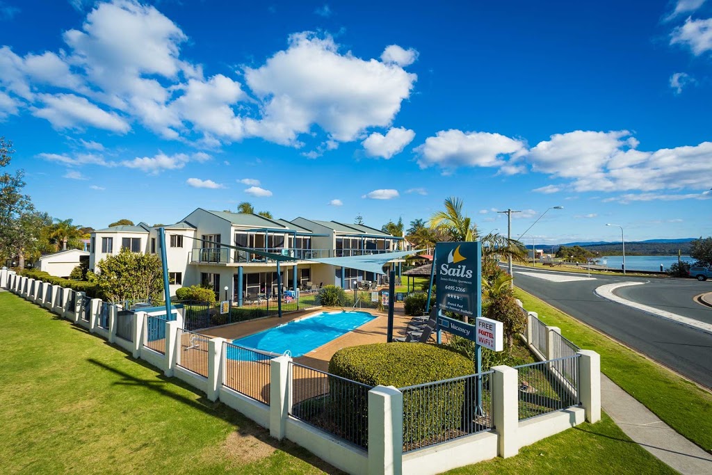 Sails Luxury Apartments Merimbula - Lake Views!!! | 62 Fishpen Rd, Merimbula NSW 2548, Australia | Phone: (02) 6495 2266