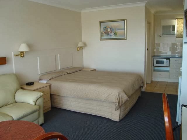 Holiday Lodge Motor Inn | lodging | 141 Wagonga St, Narooma NSW 2546, Australia | 0244762282 OR +61 2 4476 2282