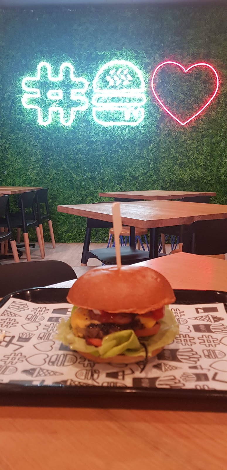 #burgerlove Waverley Gardens | restaurant | Shop 14 Waverley Gardens Shopping Centre, 271 Police Rd, Mulgrave VIC 3170, Australia | 0385920295 OR +61 3 8592 0295