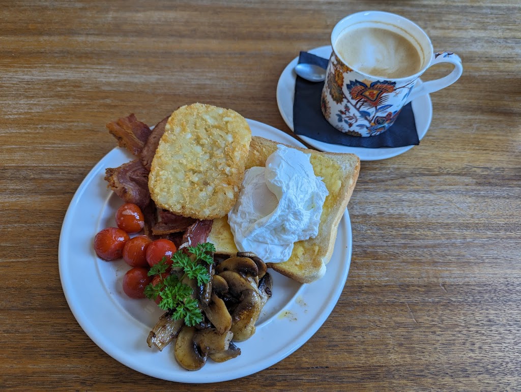 Corner Cafe at the Interstate Hotel | 8 Patrick St, Whitemark TAS 7255, Australia | Phone: (03) 6359 2114