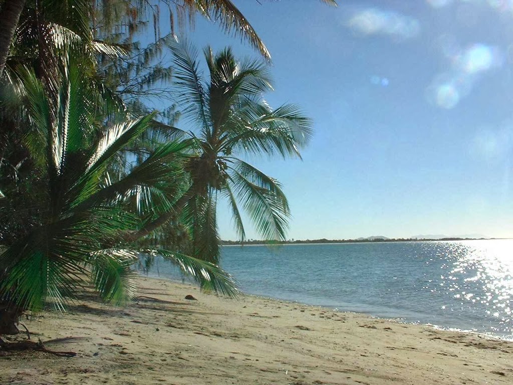 Beachside Holiday Units | 38 Horseshoe Bay Rd, Bowen QLD 4805, Australia | Phone: (07) 4786 2561