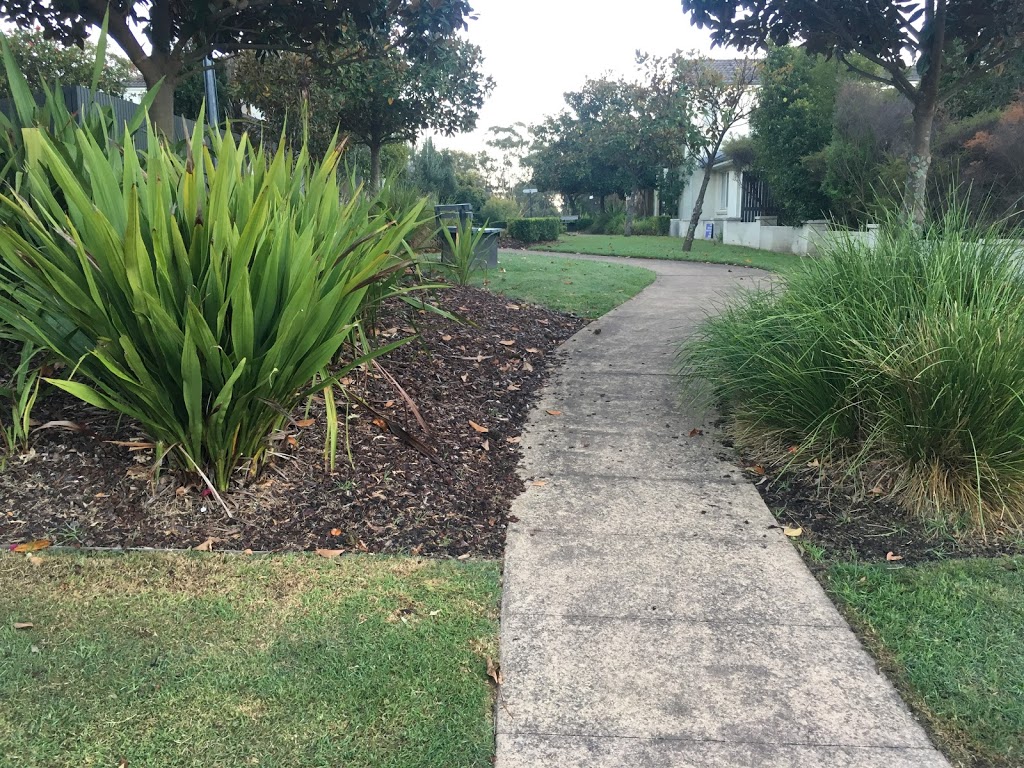 Footpath | park | Stanhope Gardens NSW 2768, Australia