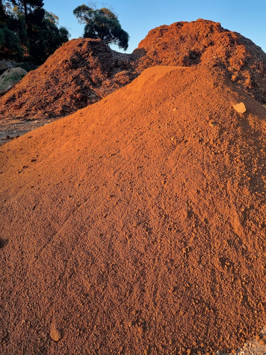 SMYTHESDALE SAND AND SOIL | 126 Brooke St, Smythesdale VIC 3351, Australia | Phone: 0489 071 944