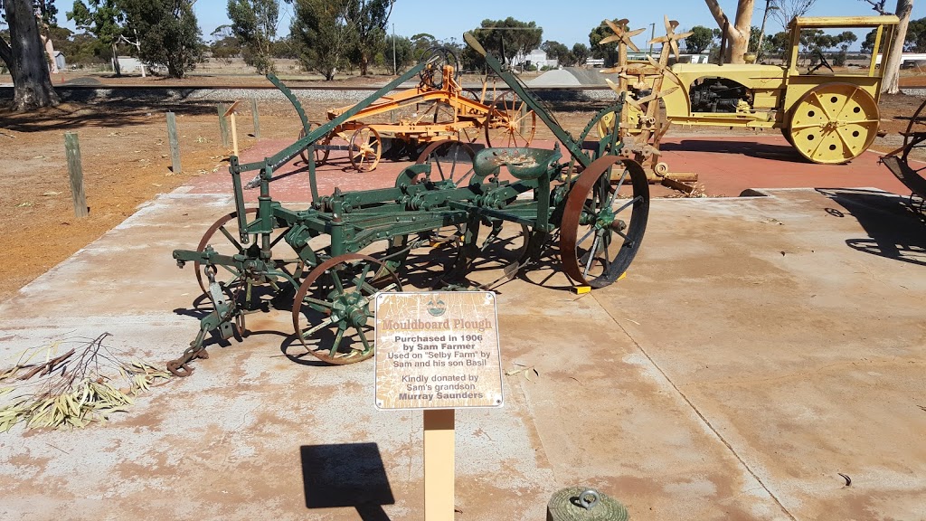 Bluebird Replica (Donald Campbell) | park | 36 Absolon St, Dumbleyung WA 6350, Australia | 0898634829 OR +61 8 9863 4829