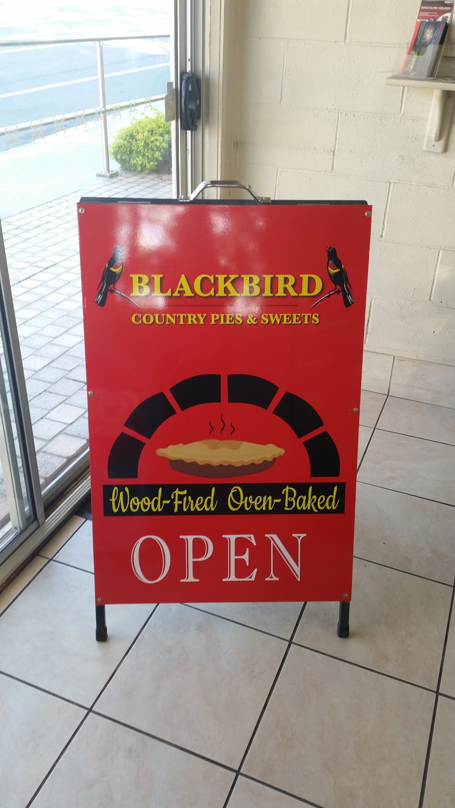 Blackbirds Country pies and Cakes | 47 Christie St, Canungra QLD 4275, Australia | Phone: 0419 732 110