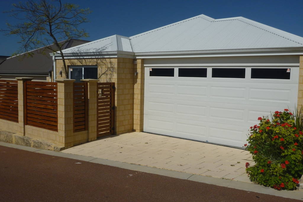 Ocean Keys Cottage | real estate agency | 25 Lower Keys Dr, Clarkson WA 6030, Australia | 0414406942 OR +61 414 406 942