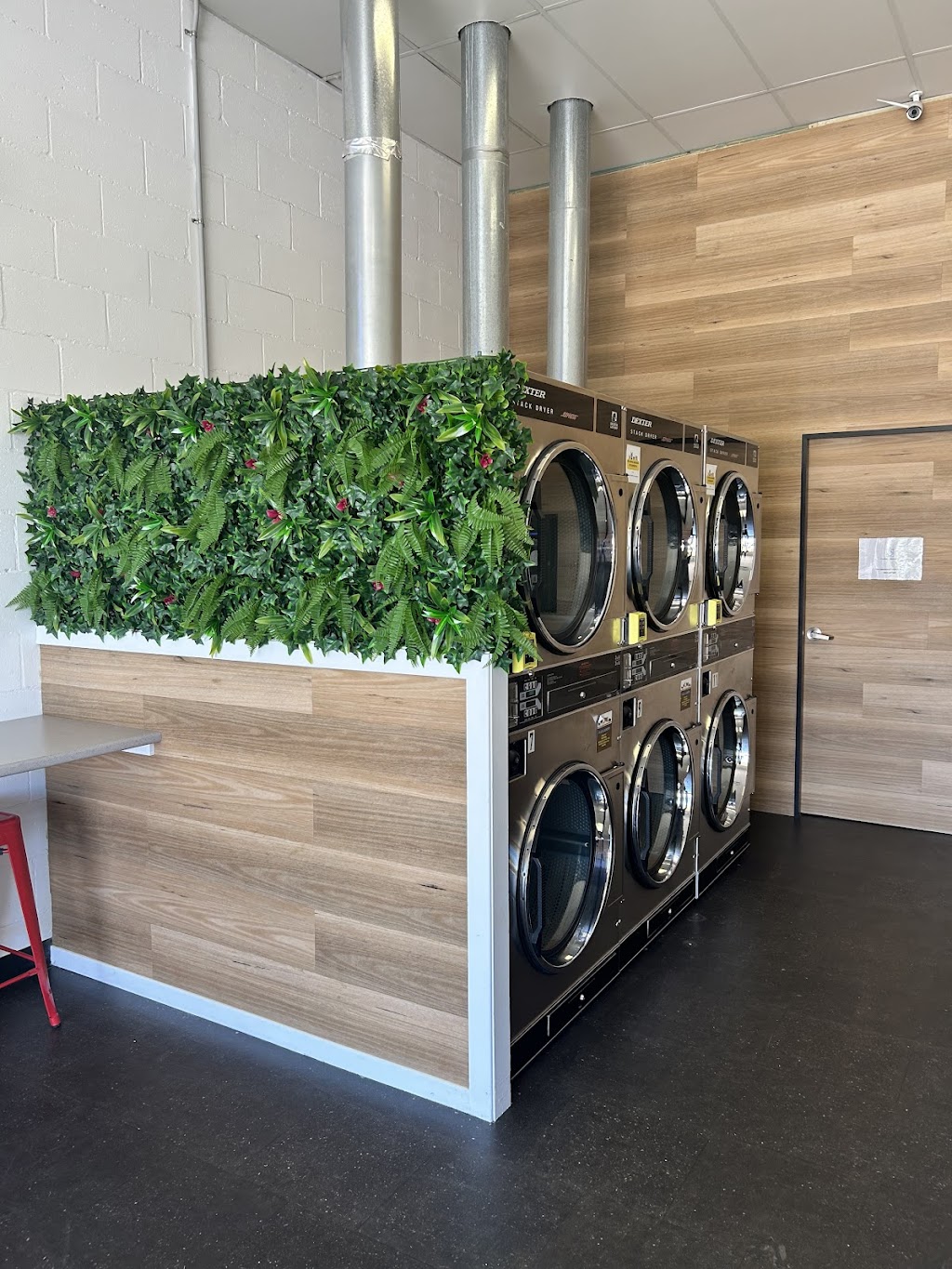 Cube Laundry - Nambucca Heads | 2191 Giinagay Way, Nambucca Heads NSW 2448, Australia | Phone: (02) 6568 7198