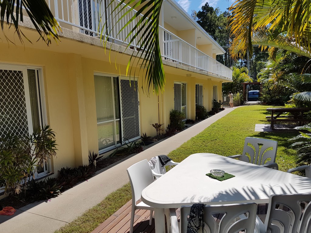 Bayshores Holiday Apartments | lodging | 405 Esplanade, Torquay QLD 4655, Australia | 0741251315 OR +61 7 4125 1315