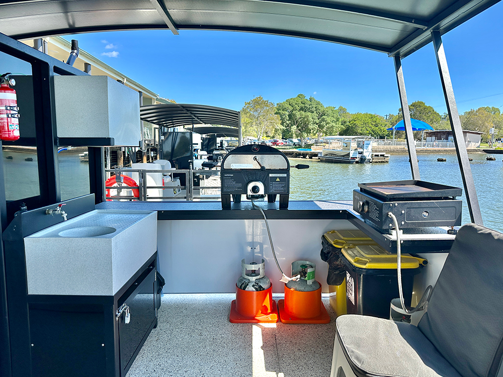 Luxury Boat Hire Tweed | Tweed River, Tweed Heads South NSW 2486, Australia | Phone: 0481 845 271