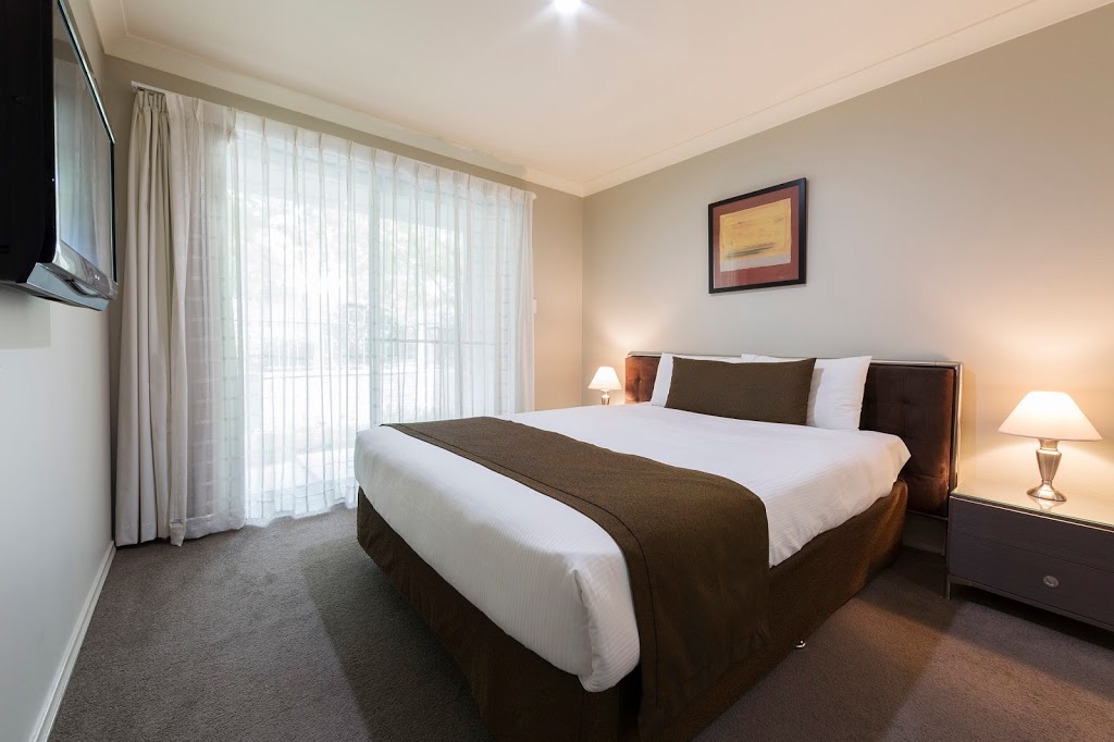 Pinnacle Apartments Canberra | lodging | 11 Ovens St, Kingston ACT 2604, Australia | 0262399799 OR +61 2 6239 9799