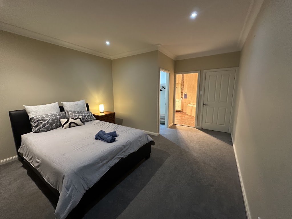 The Hillwood Manor | 15 Beths St, Old Erowal Bay NSW 2540, Australia | Phone: 0431 155 087